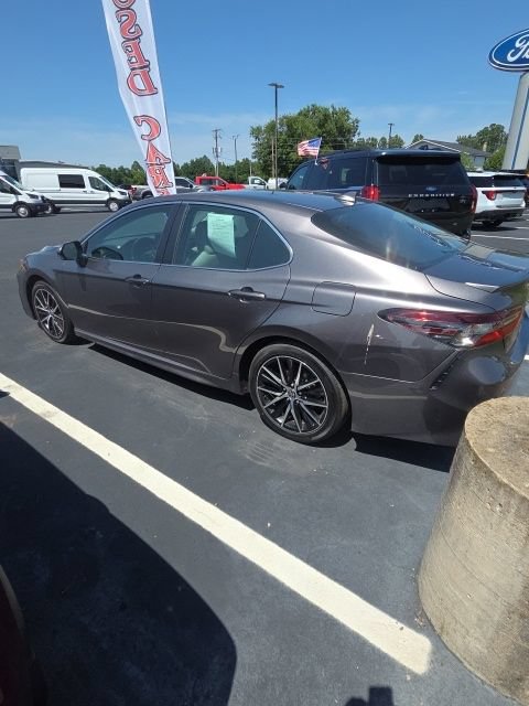 Used 2023 Toyota Camry SE w/ Cold Weather Package FWD image 6