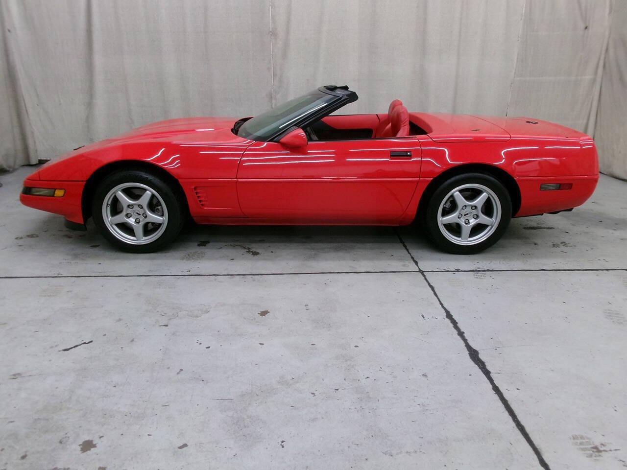 Used 1995 Chevrolet Corvette Convertible RWD image 7