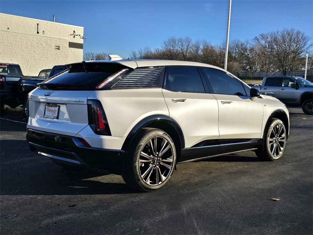 Used 2025 Cadillac Optiq Sport 2 w/ LPO, Floor Liner Package image 8