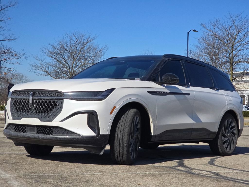 Used 2024 Lincoln Nautilus Reserve w/ Equipment Group 203A image 12