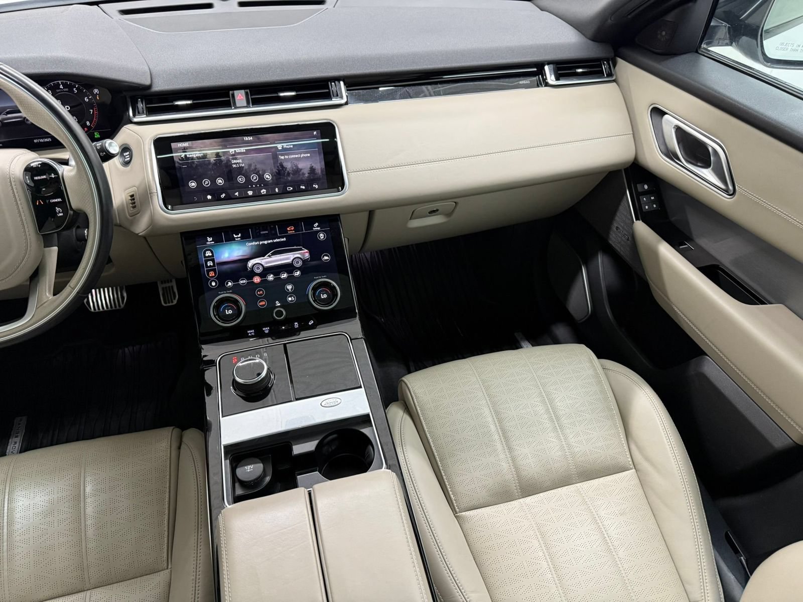 Used 2019 Land Rover Range Rover Velar R-Dynamic HSE AWD/4WD image 28
