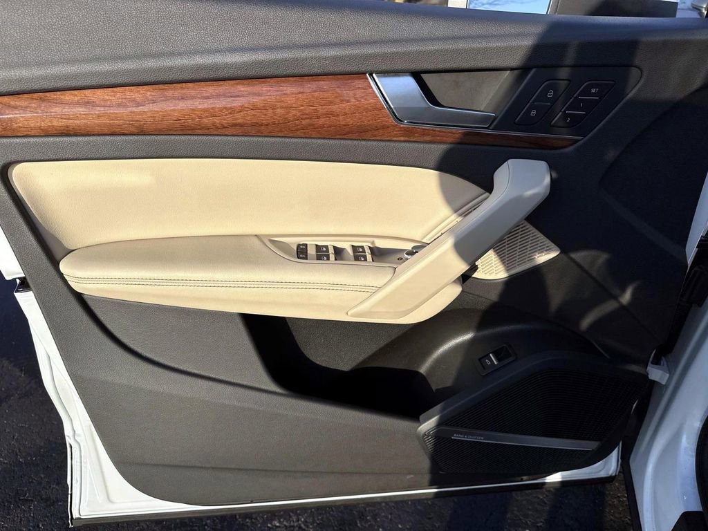 Used 2021 Audi Q5 2.0T Premium Plus w/ Premium Plus Package image 11