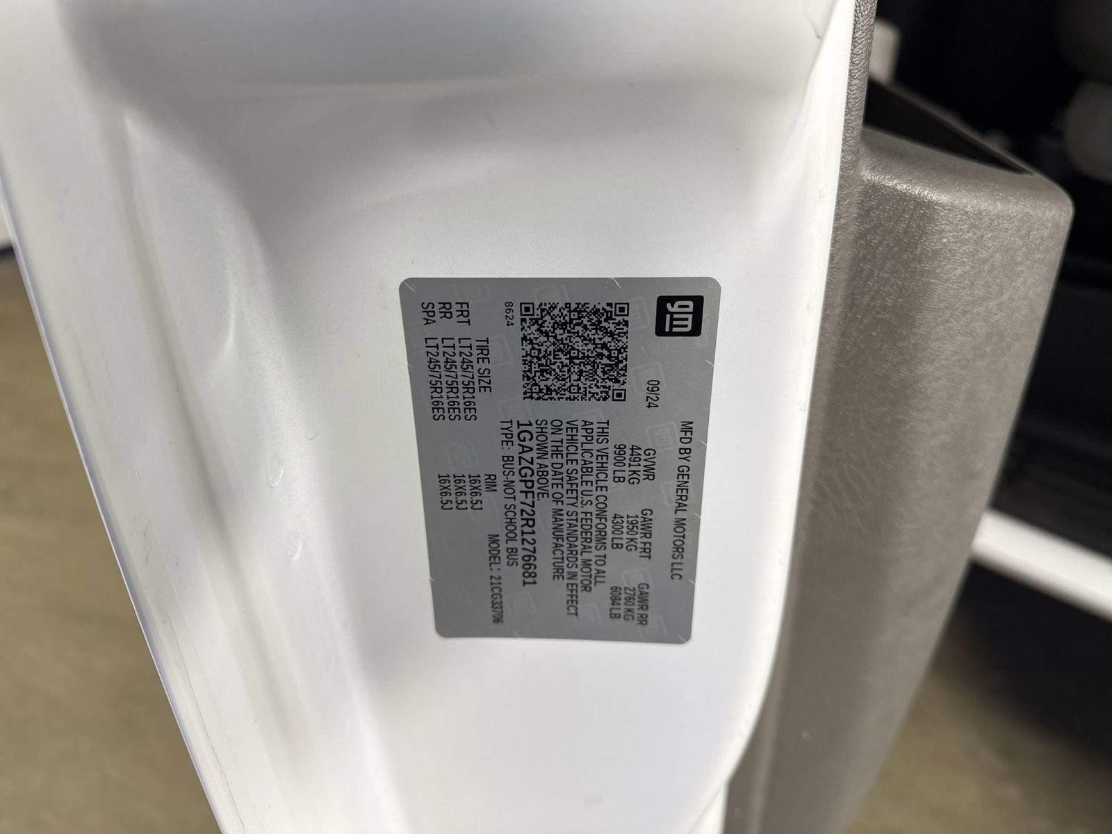 Used 2024 Chevrolet Express 3500 LT w/ LT Preferred Equipment Group image 38