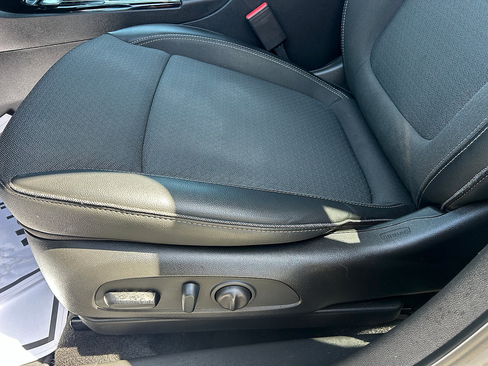 Used 2023 Buick Encore GX Select w/ Sport Touring Package FWD image 11