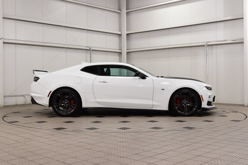 Used 2021 Chevrolet Camaro SS RWD image 9