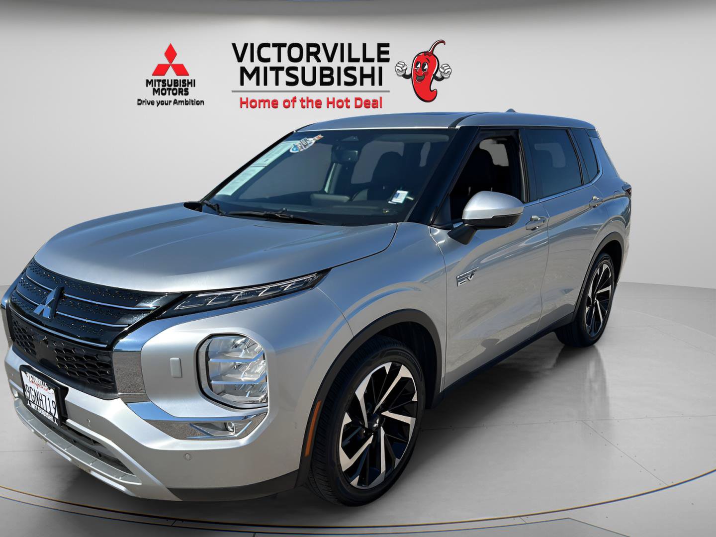 Used 2023 Mitsubishi Outlander 4WD Plug-In Hybrid image 5