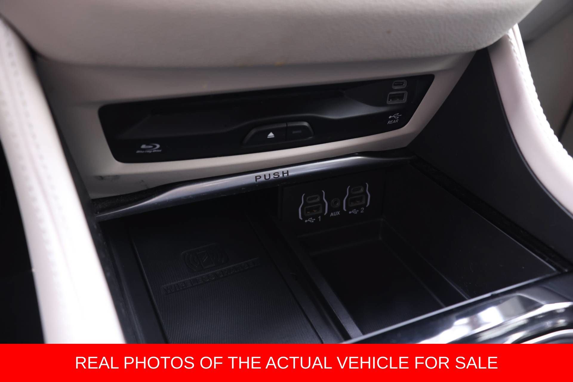 Used 2022 Chrysler Pacifica Limited w/ Uconnect Theater Family Group AWD/4WD image 8