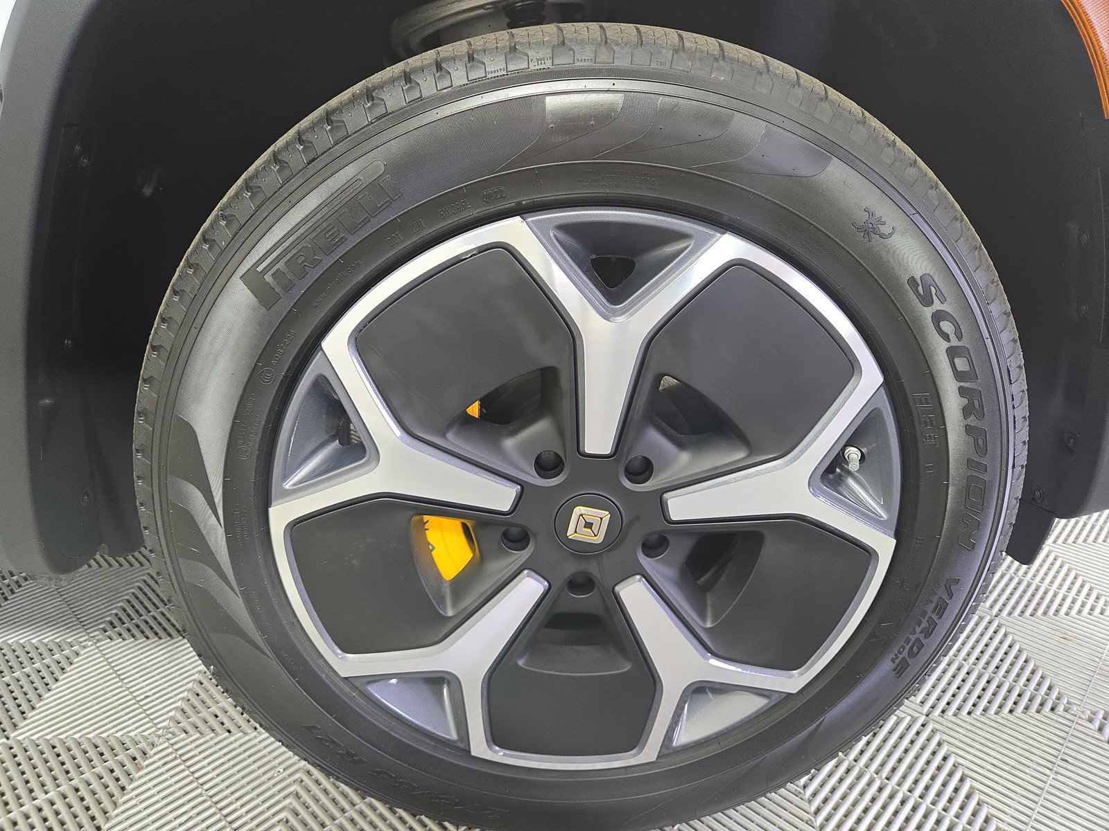 Used 2022 Rivian R1T Adventure image 11