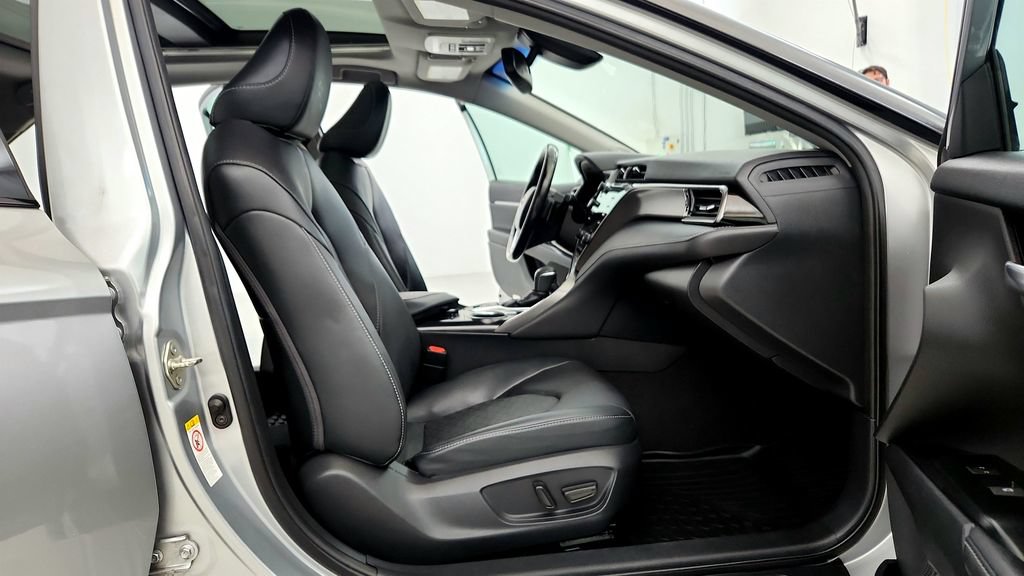 Used 2019 Toyota Camry XSE w/ Navigation Package FWD image 17