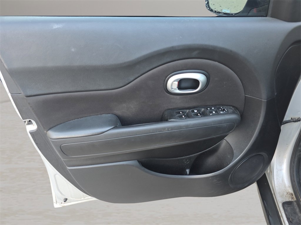 Used 2016 Kia Soul image 17