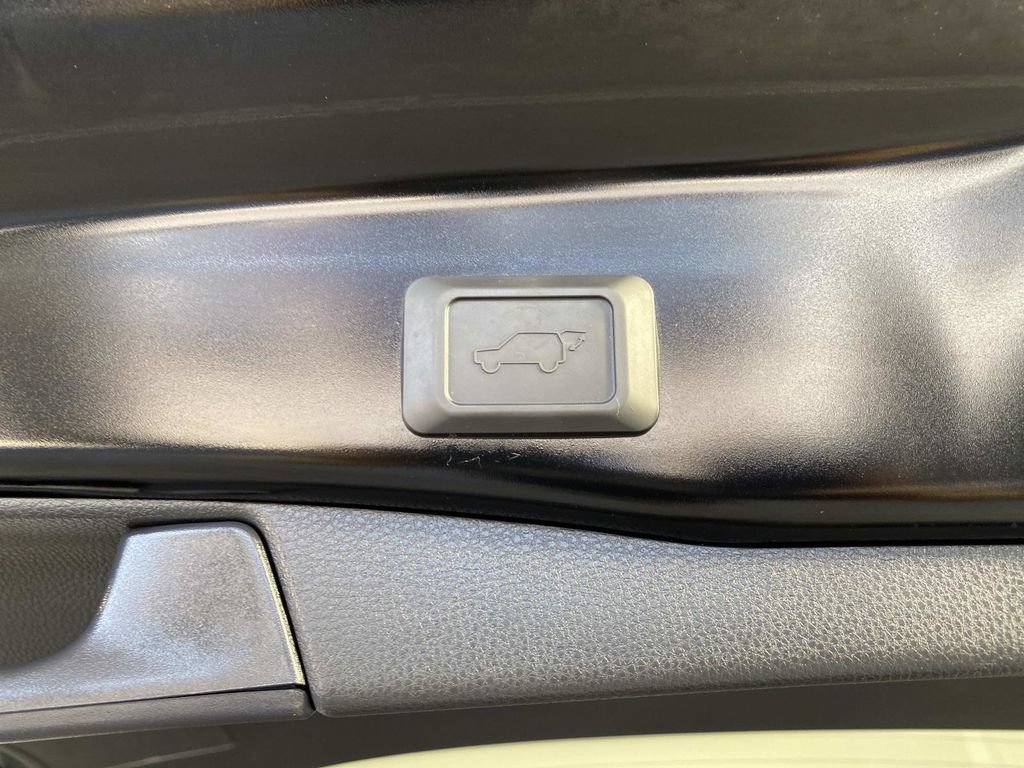 Used 2024 Toyota RAV4 XLE w/ Convenience Package AWD/4WD image 9