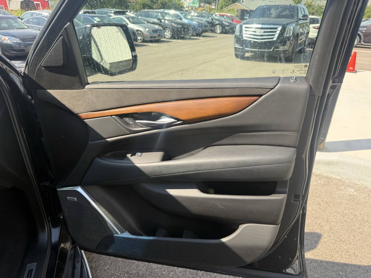 Used 2017 Cadillac Escalade Luxury AWD/4WD image 26