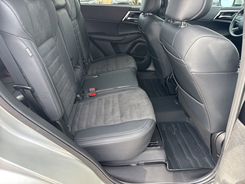 Used 2024 Mitsubishi Outlander SE image 27