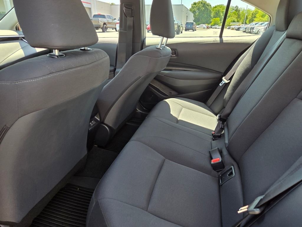 Used 2025 Toyota Corolla LE FWD image 6