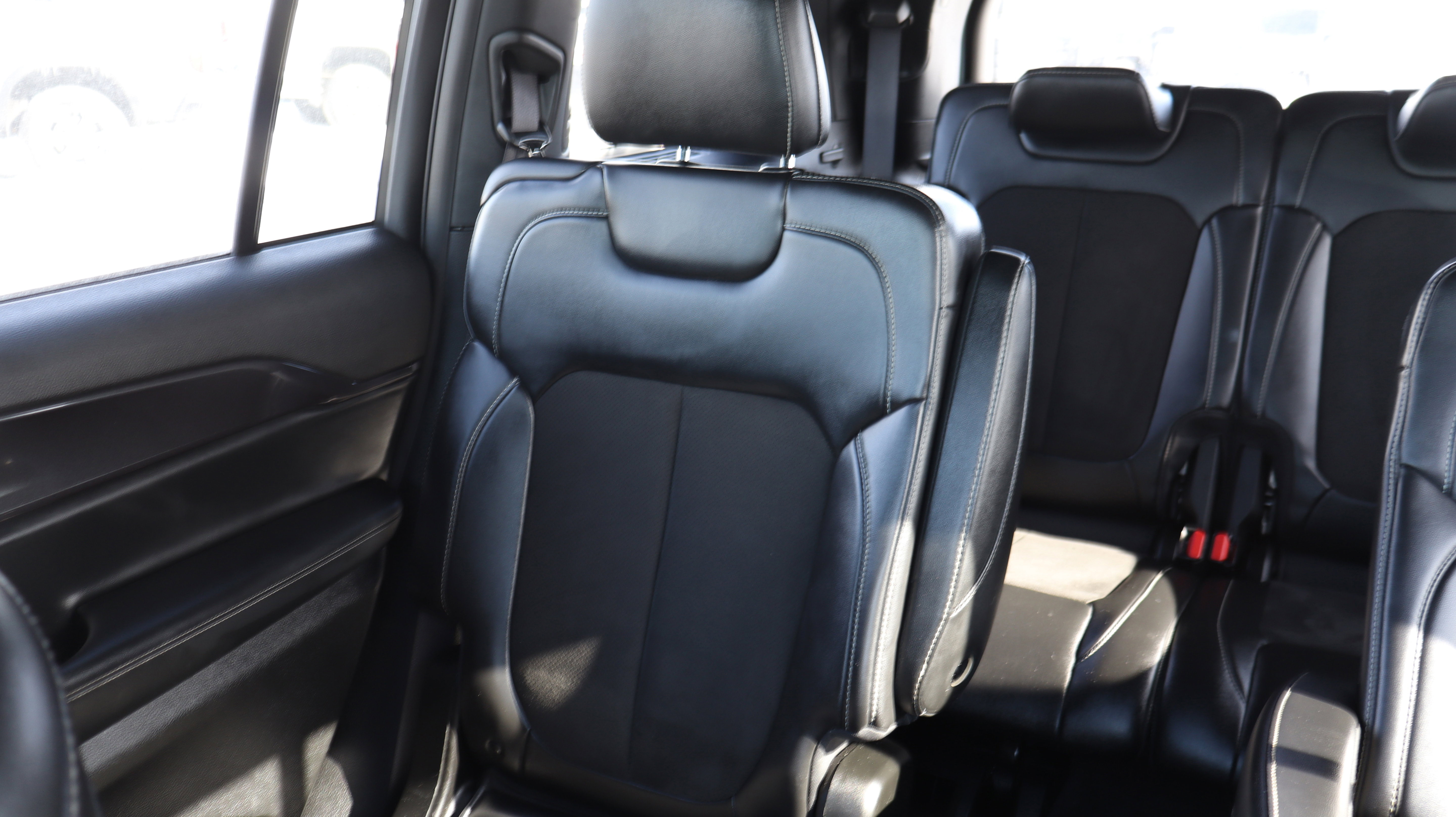 Used 2022 Jeep Grand Cherokee L Laredo image 13