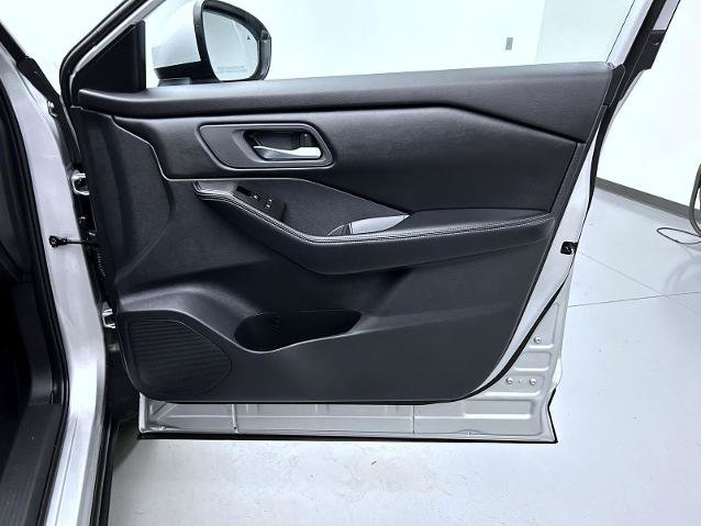 Certified 2025 Nissan Rogue SV AWD/4WD image 16