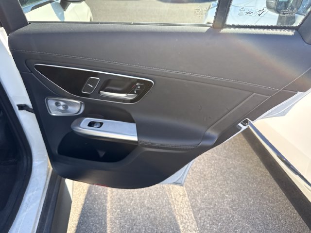 Used 2024 Mercedes-Benz GLC 300 4MATIC image 18