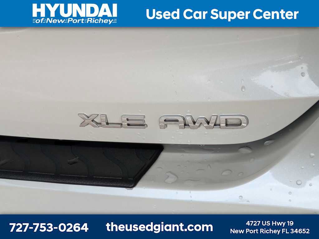 Used 2021 Toyota Highlander XLE AWD/4WD image 15