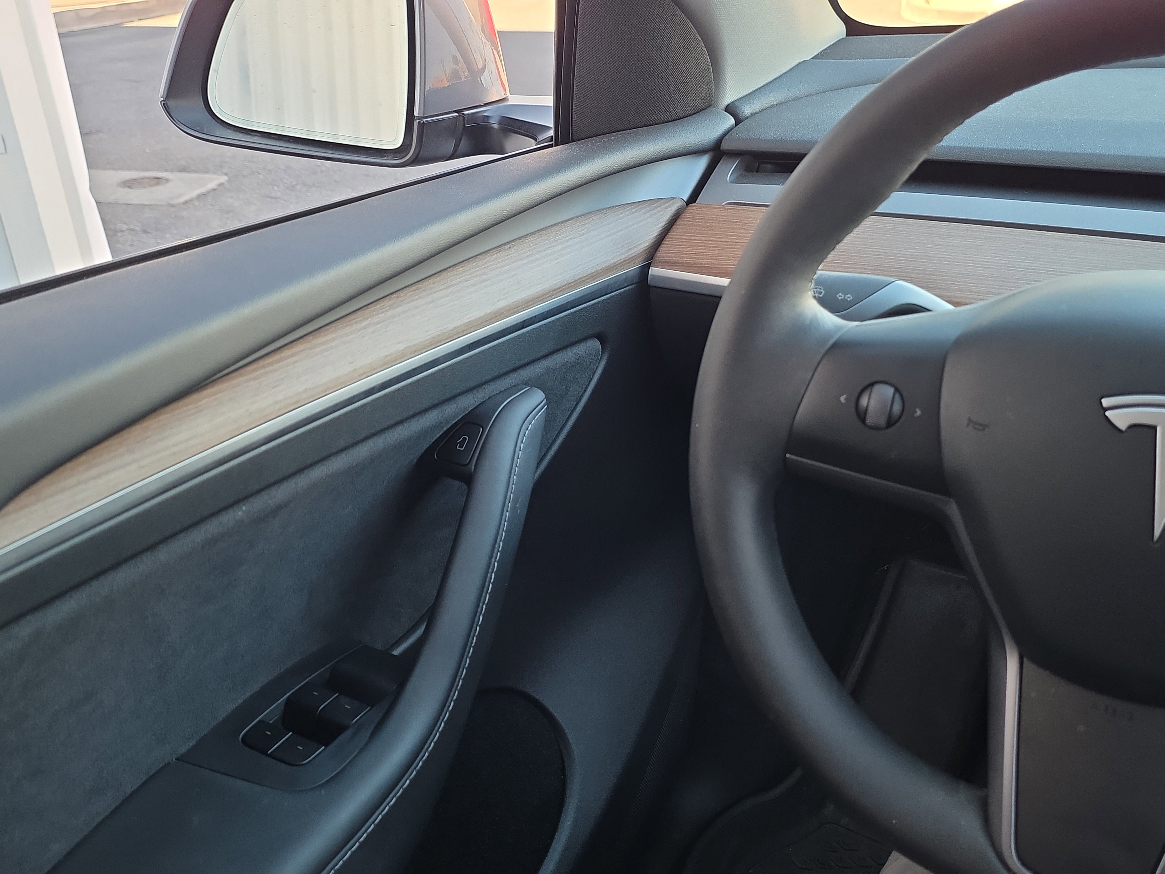 Used 2025 Tesla Model Y Long Range image 24