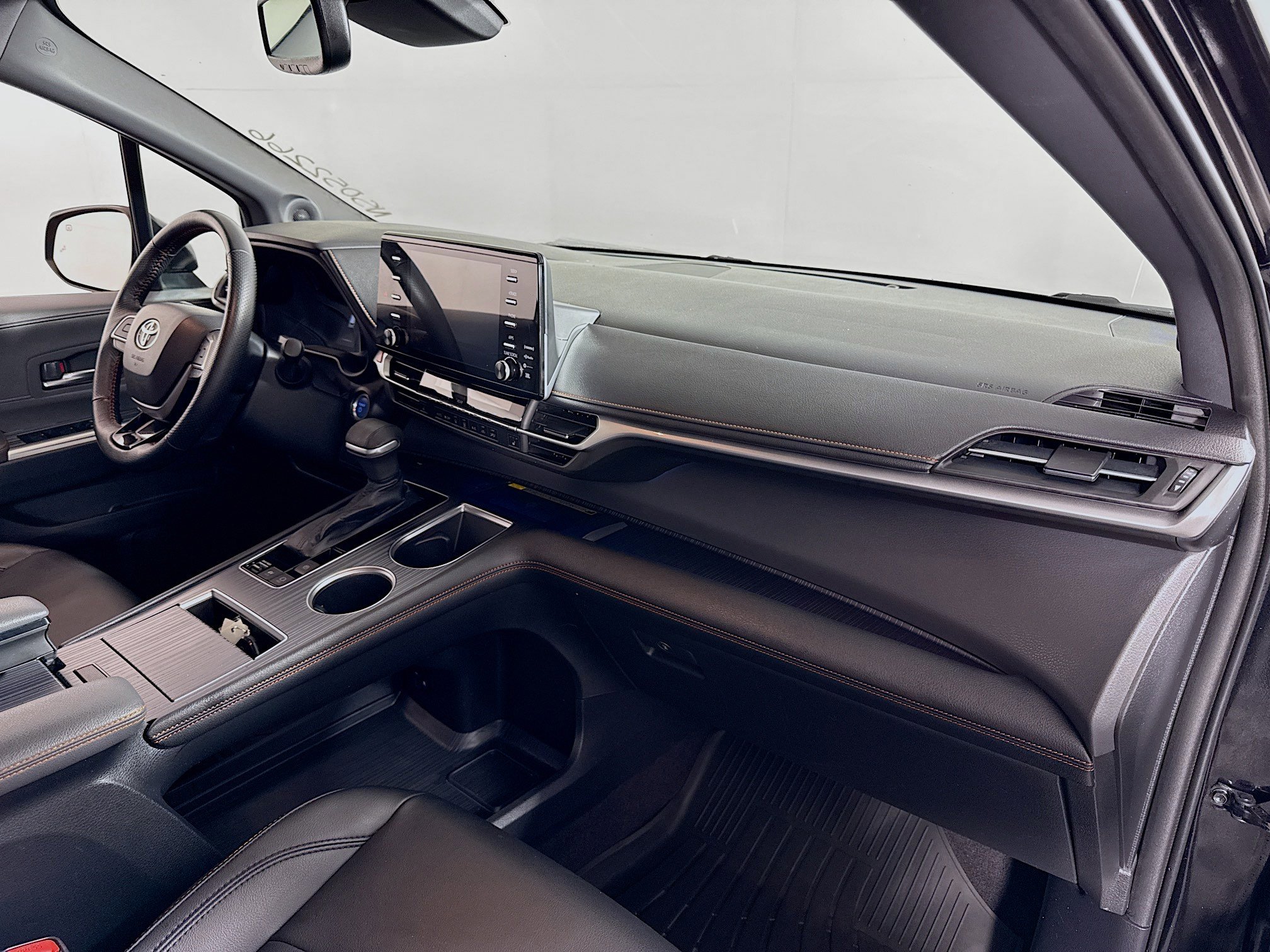 Certified 2022 Toyota Sienna XSE image 29