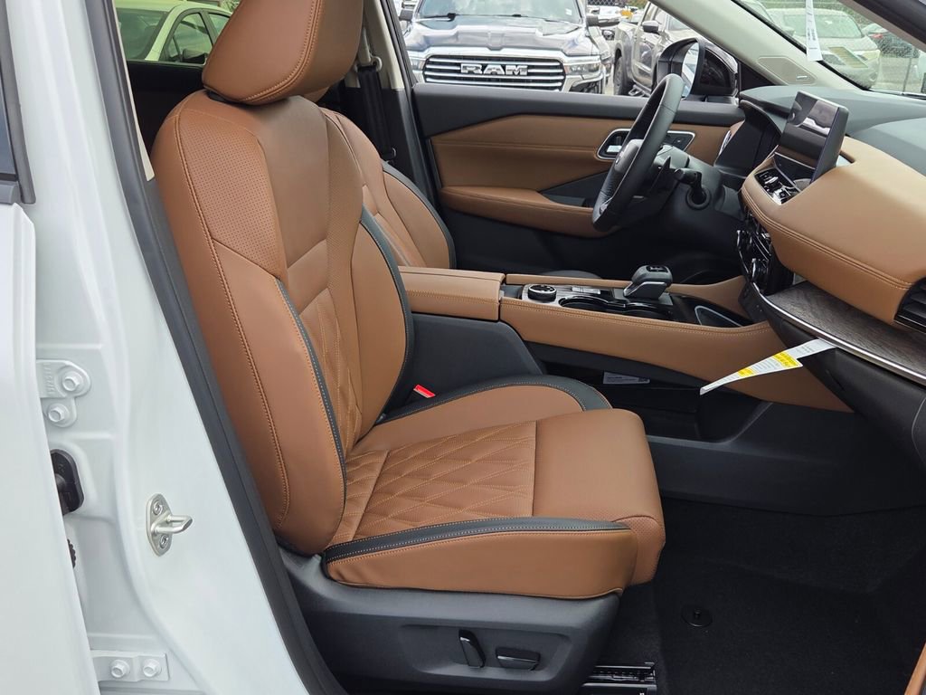 New 2026 Nissan Rogue Platinum image 13