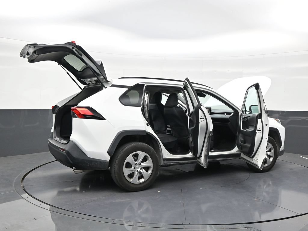 Used 2020 Toyota RAV4 LE FWD image 28