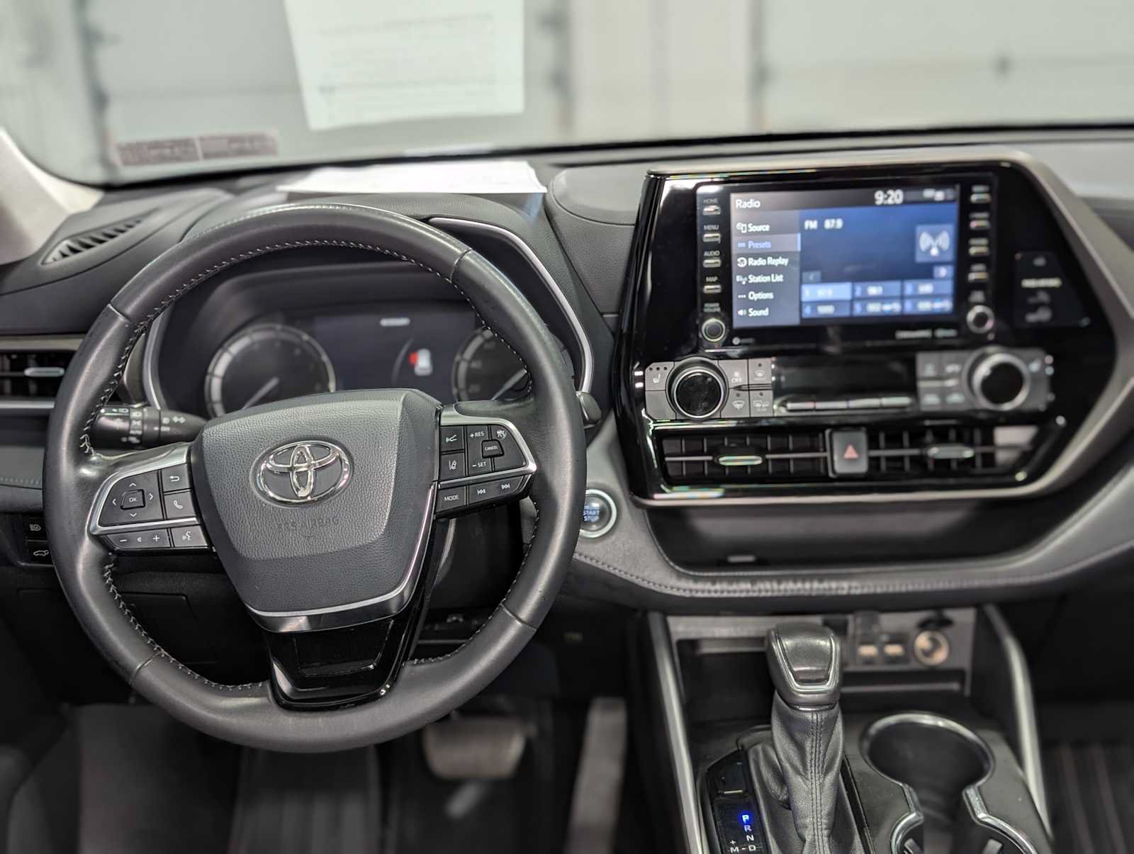 Used 2021 Toyota Highlander XLE AWD/4WD image 5