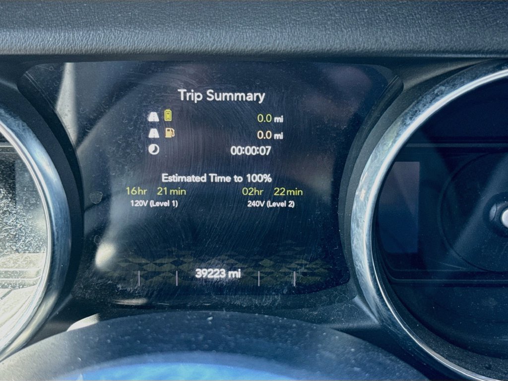 Used 2023 Jeep Wrangler Unlimited Sahara AWD/4WD image 13