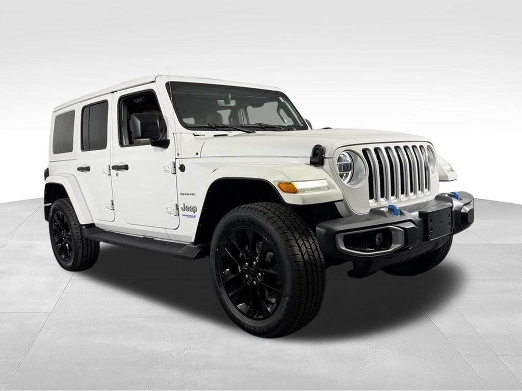 Used 2022 Jeep Wrangler Unlimited Sahara w/ Cold Weather Group AWD/4WD image 3