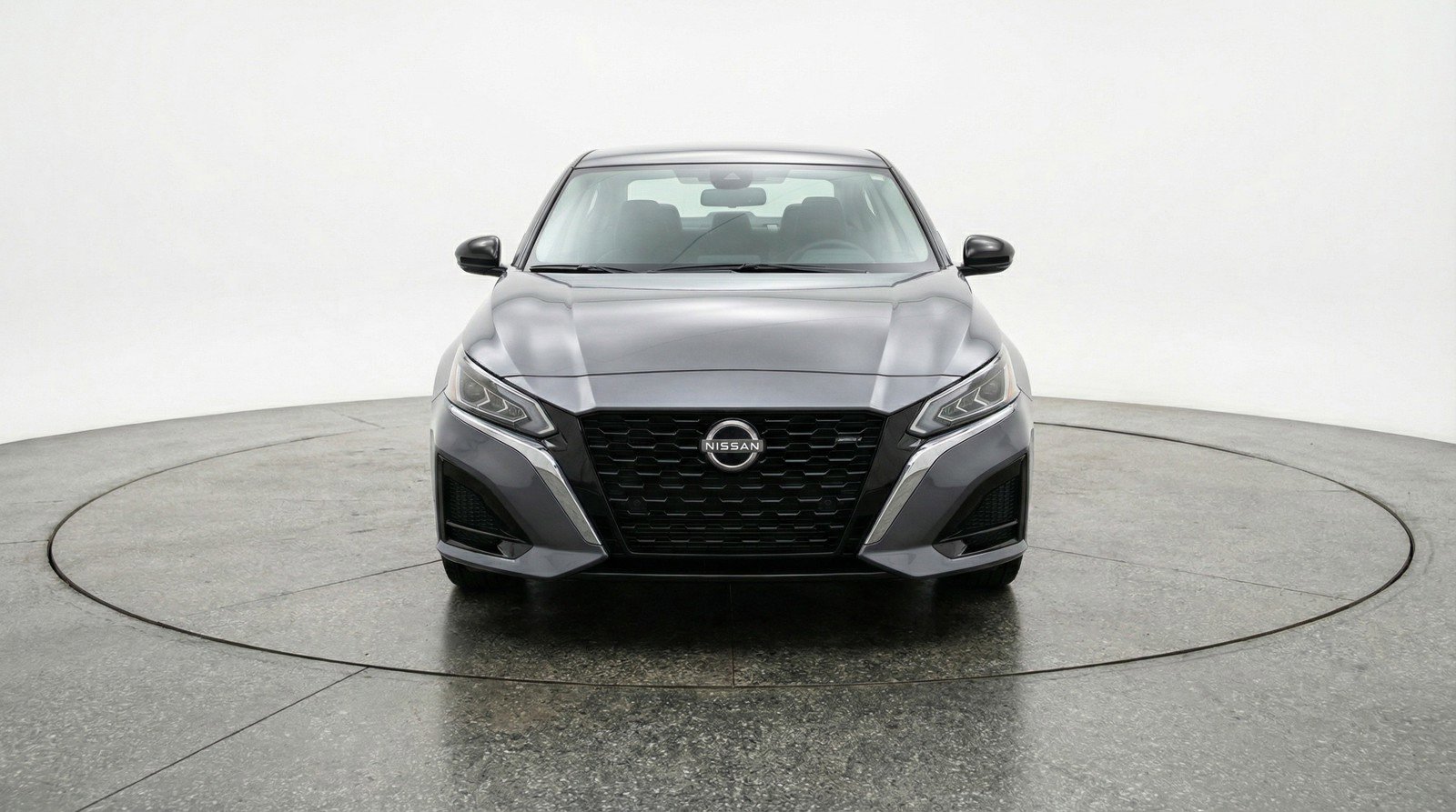 Used 2025 Nissan Altima 2.5 SV FWD image 2