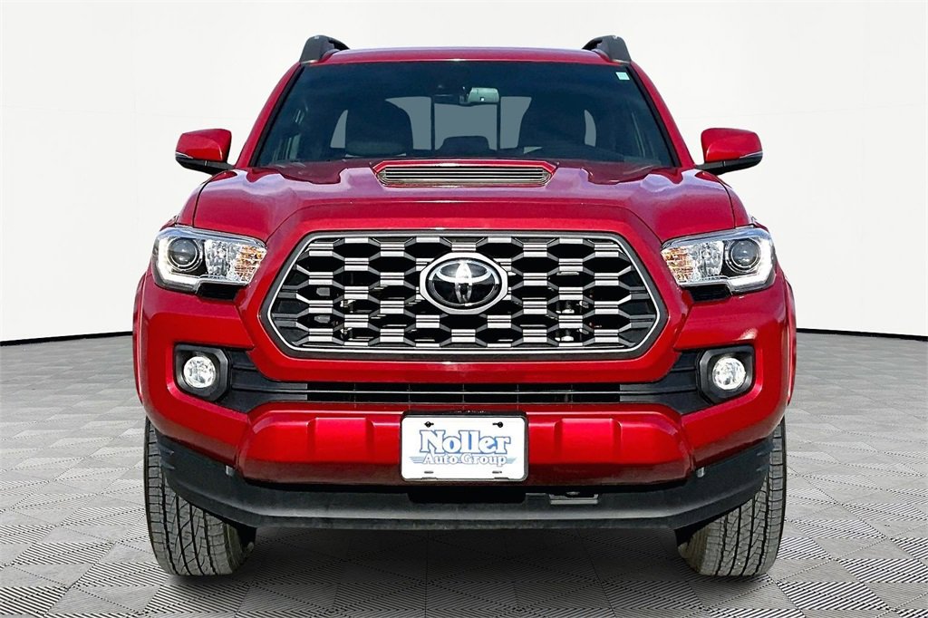 Used 2022 Toyota Tacoma TRD Sport image 3