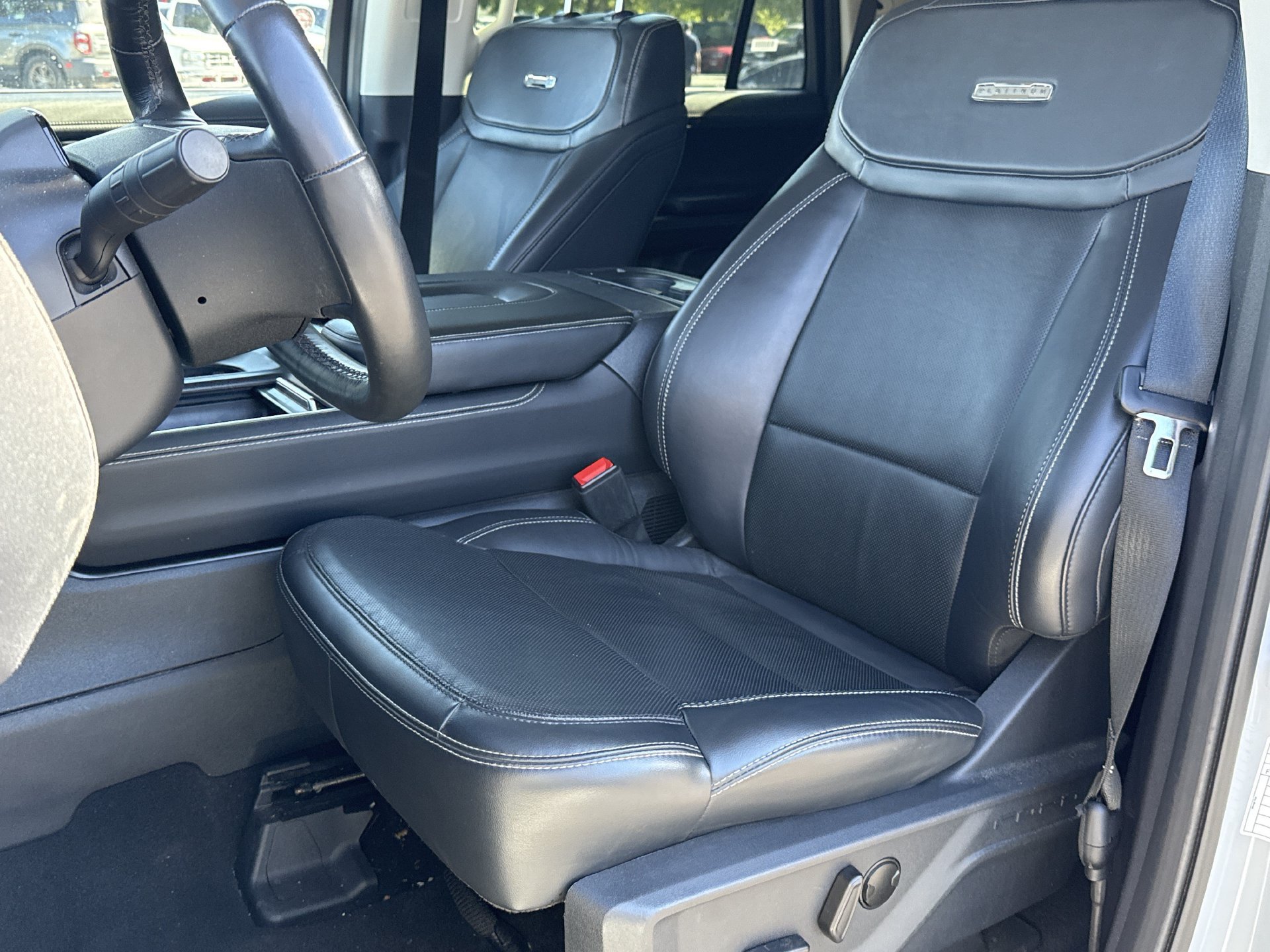 Used 2025 Ford Expedition Platinum AWD/4WD image 11