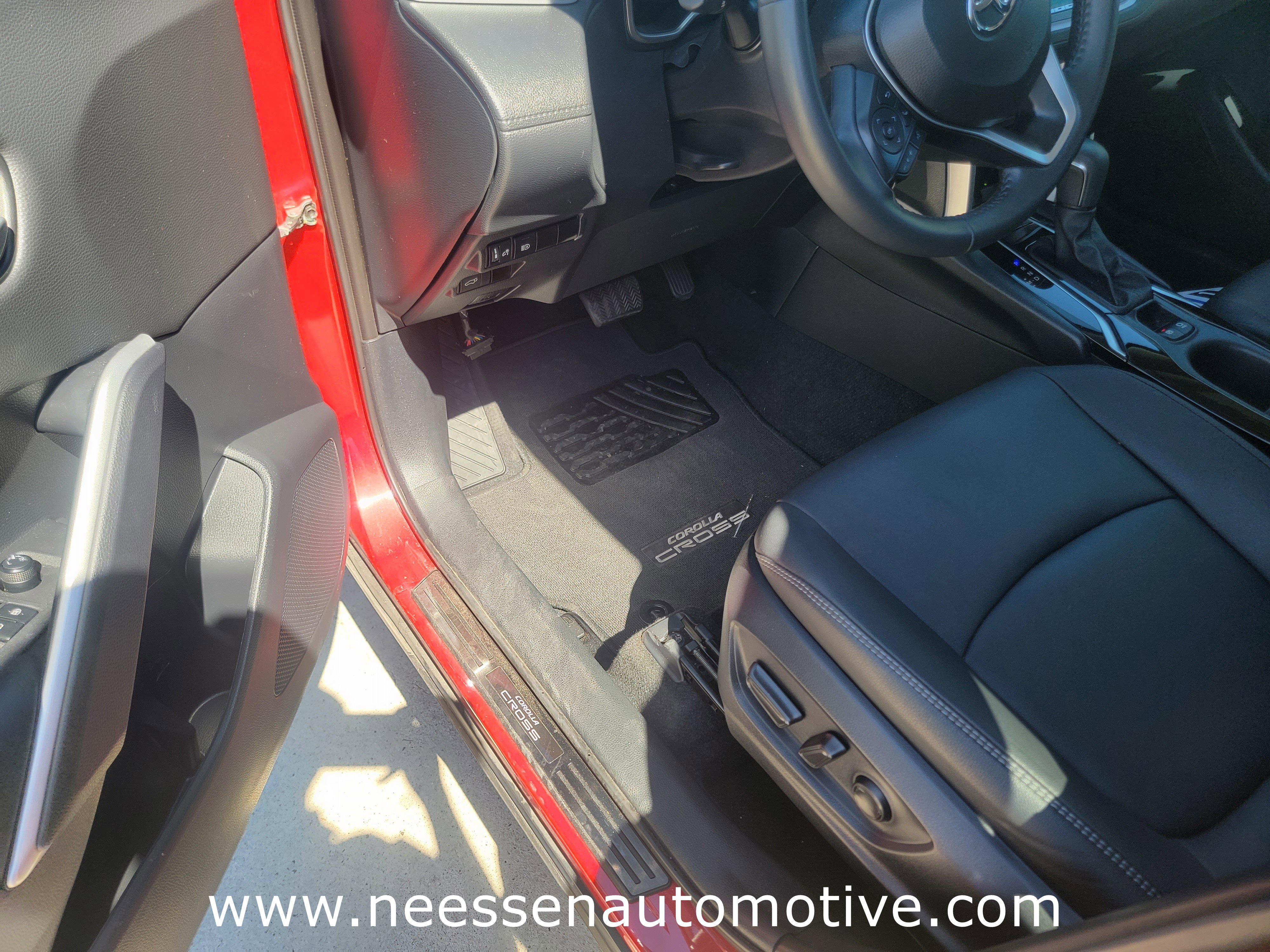 Used 2024 Toyota Corolla Cross XLE w/ Convenience Package image 14