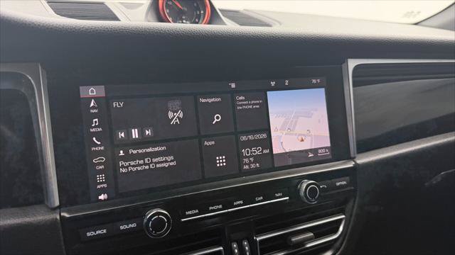 Used 2019 Porsche Macan AWD/4WD image 31