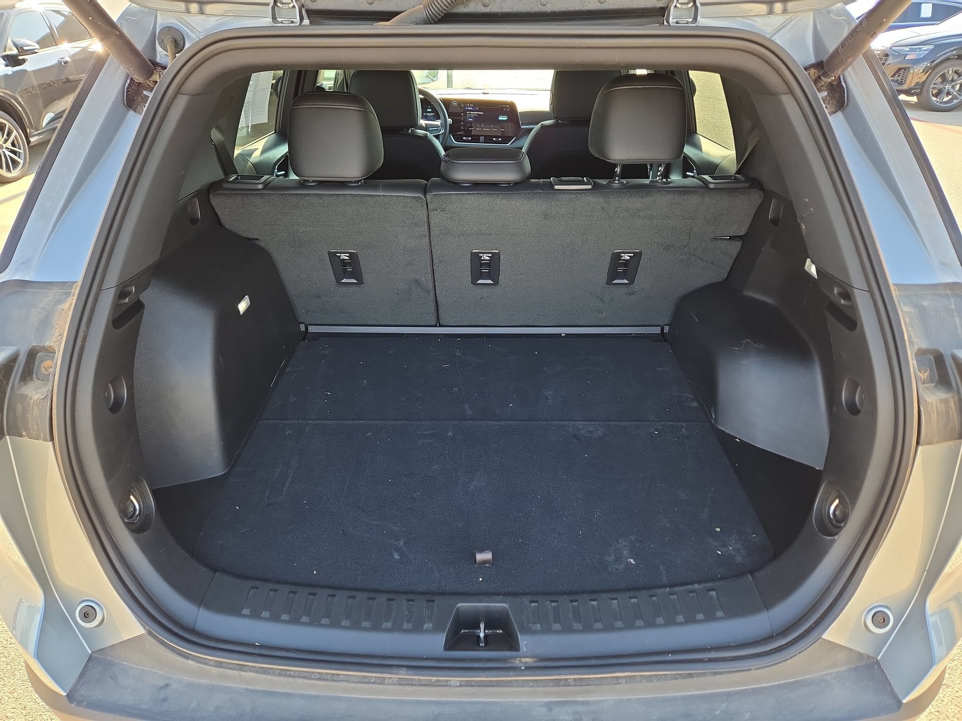 Used 2026 Chevrolet Equinox LT w/ Convenience Package II FWD image 12
