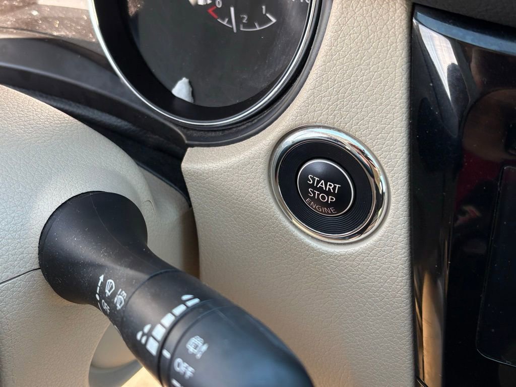 Used 2015 Nissan Rogue SV image 18