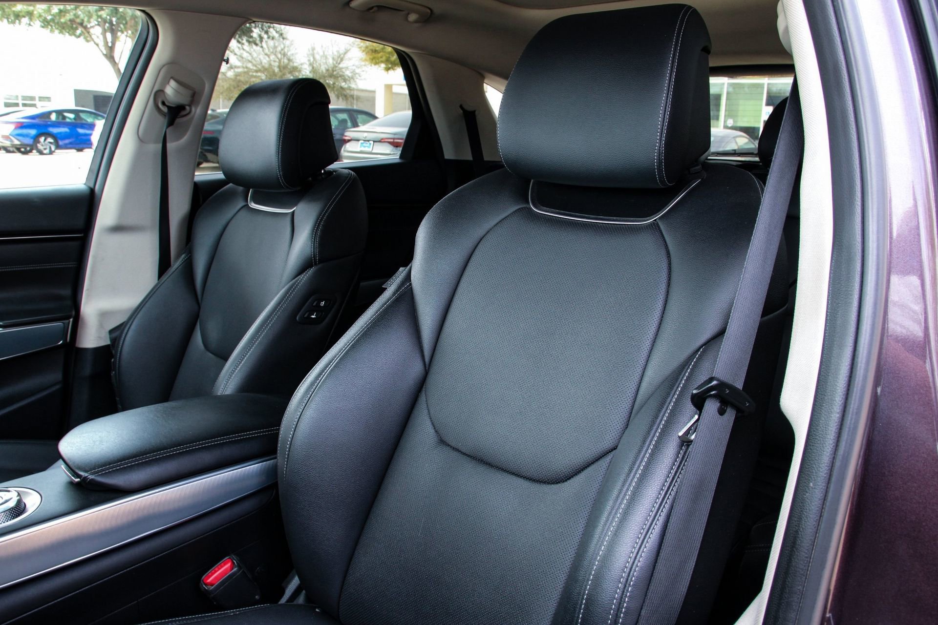 Used 2022 Genesis GV70 2.5T w/ Select Package image 11