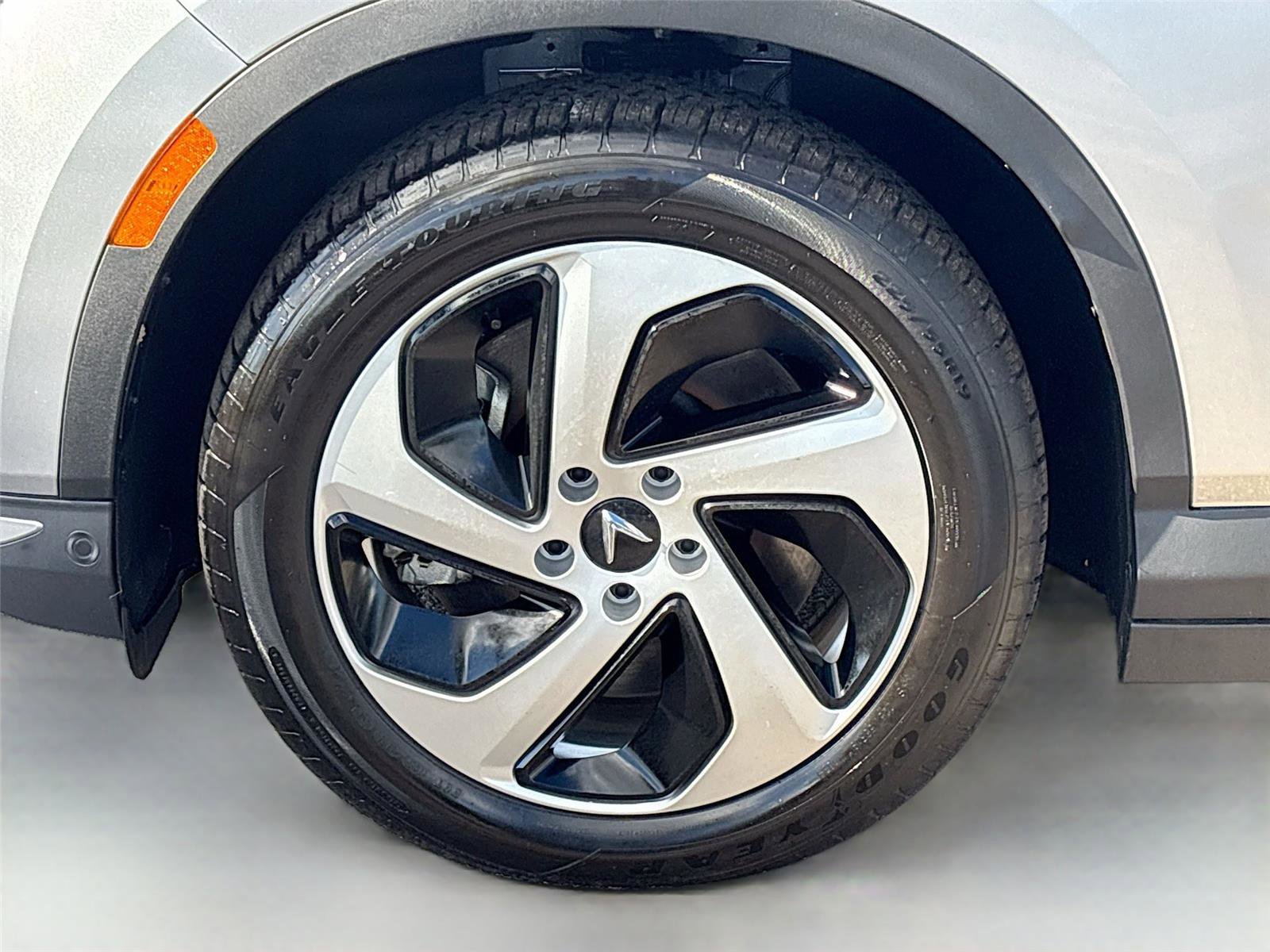 New 2025 VinFast VF 8 Eco image 30