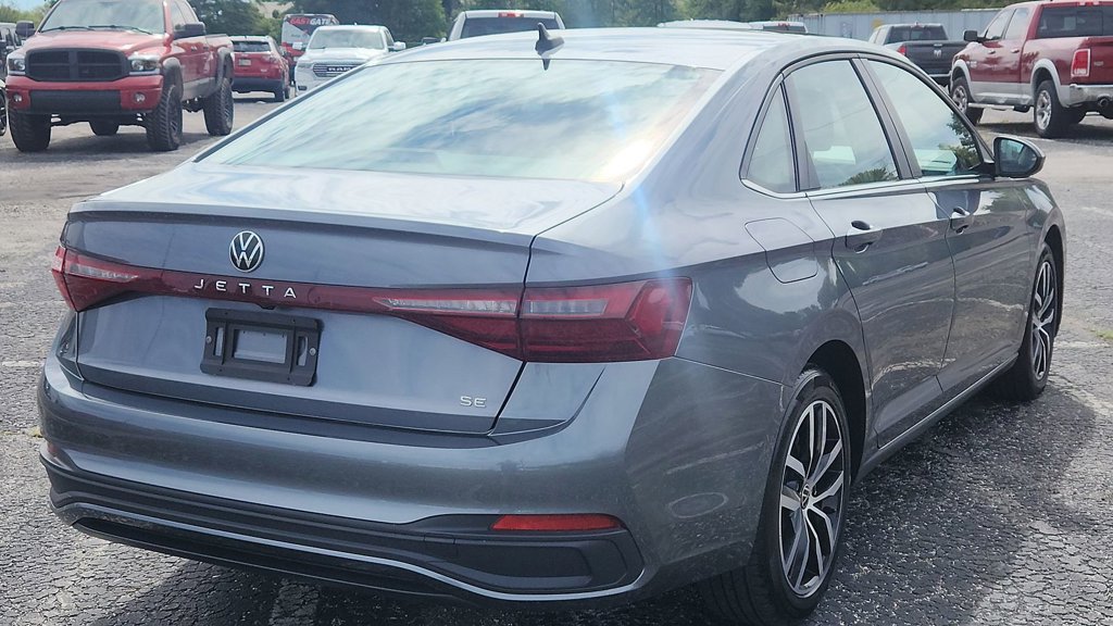 Used 2025 Volkswagen Jetta SE FWD image 7