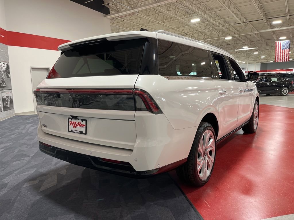 Used 2025 Lincoln Navigator L Reserve image 3