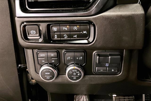 Used 2025 GMC Yukon AT4 Ultimate AWD/4WD image 39