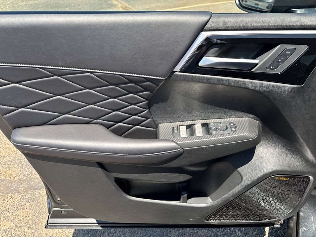 New 2026 Mitsubishi Outlander SEL FWD image 35