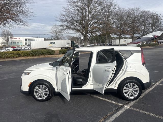 Used 2022 Kia Soul LX image 11