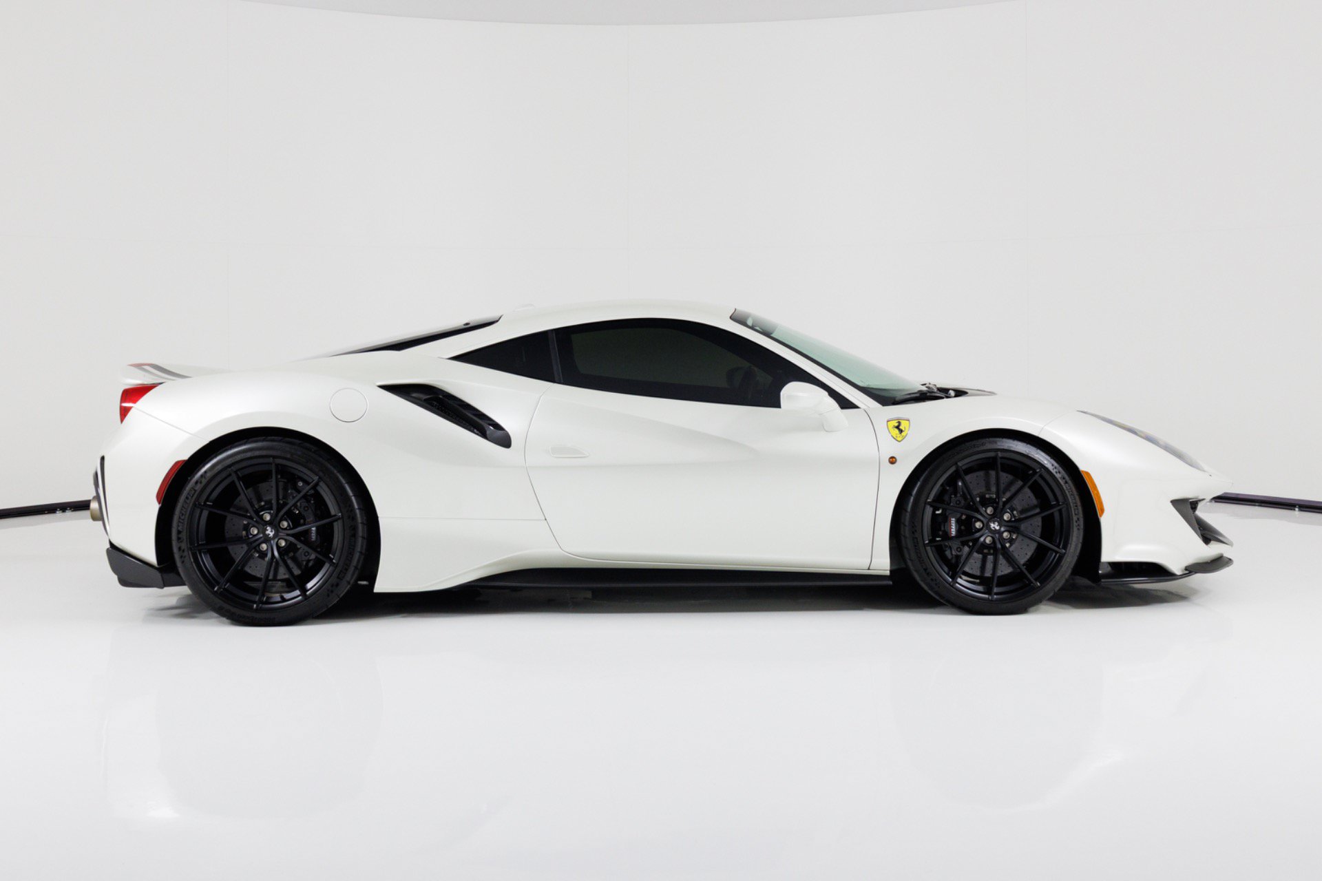 Used 2020 Ferrari 488 Pista Coupe RWD image 2