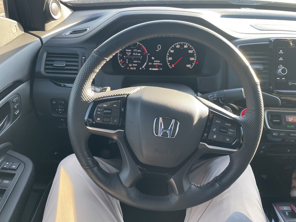 Used 2025 Honda Ridgeline Black Edition image 14