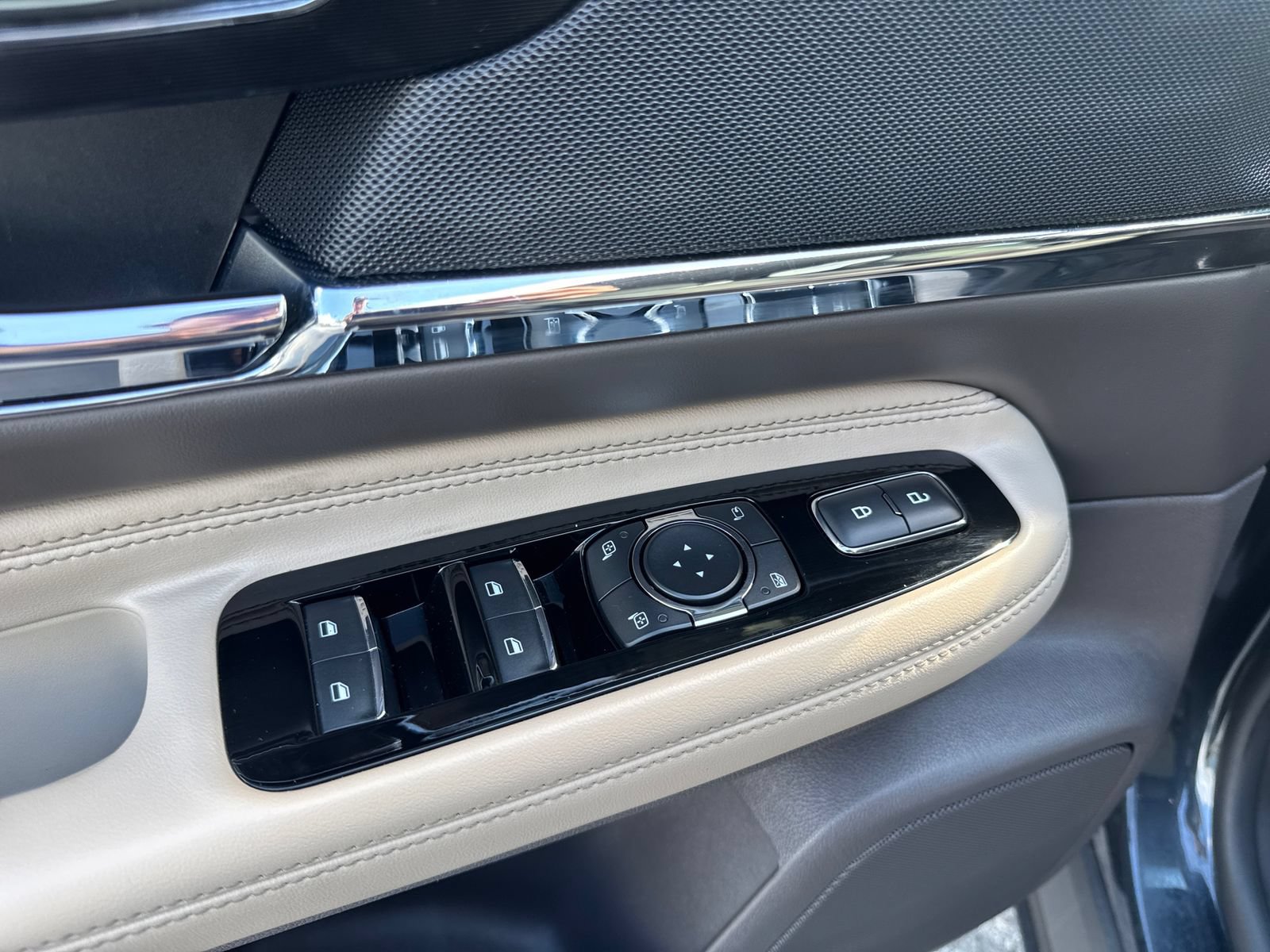 Used 2020 Lincoln Corsair Reserve w/ Equipment Group 201A FWD image 23