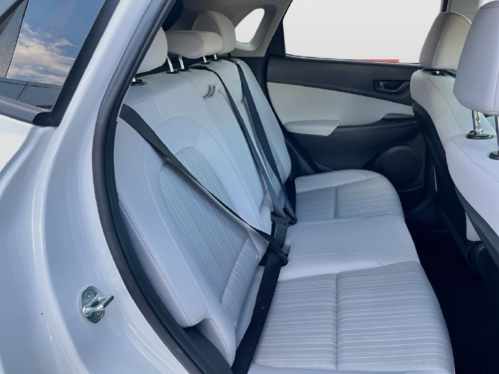 Used 2022 Hyundai Kona SEL AWD/4WD image 25