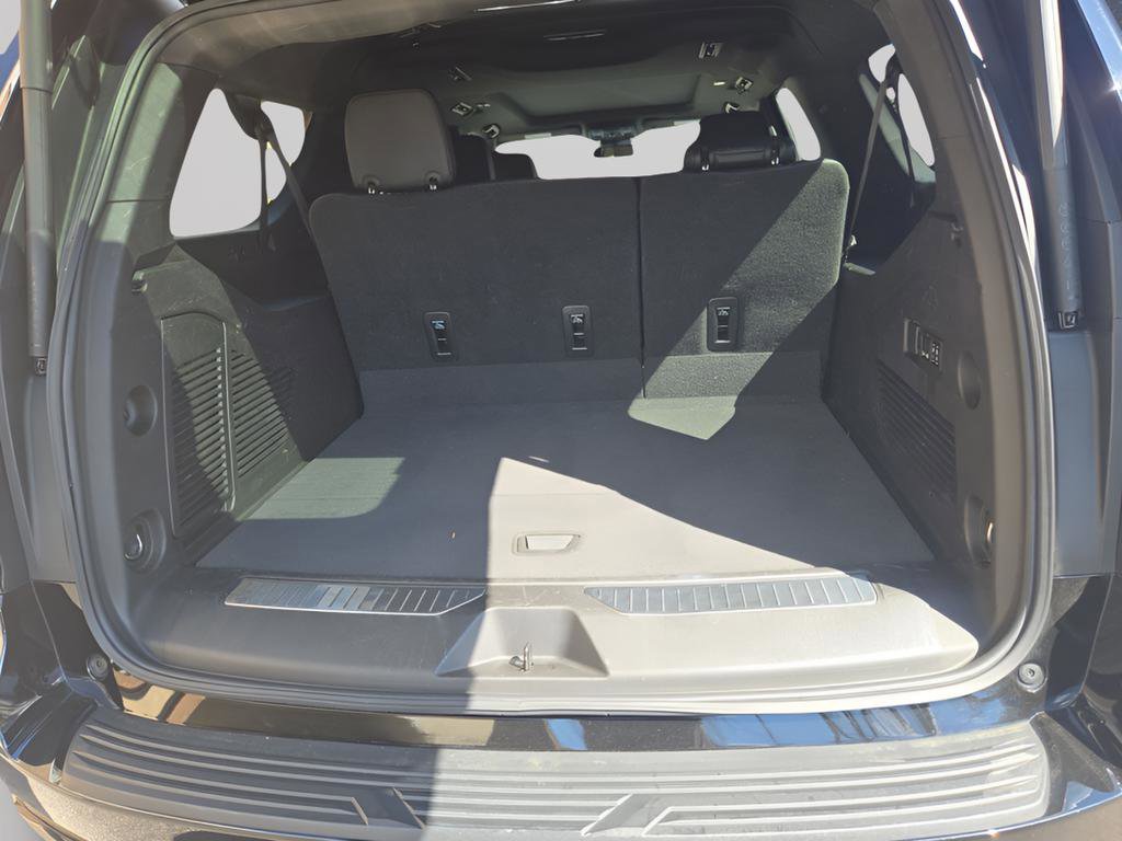Used 2023 Chevrolet Suburban Z71 w/ Luxury Package image 17