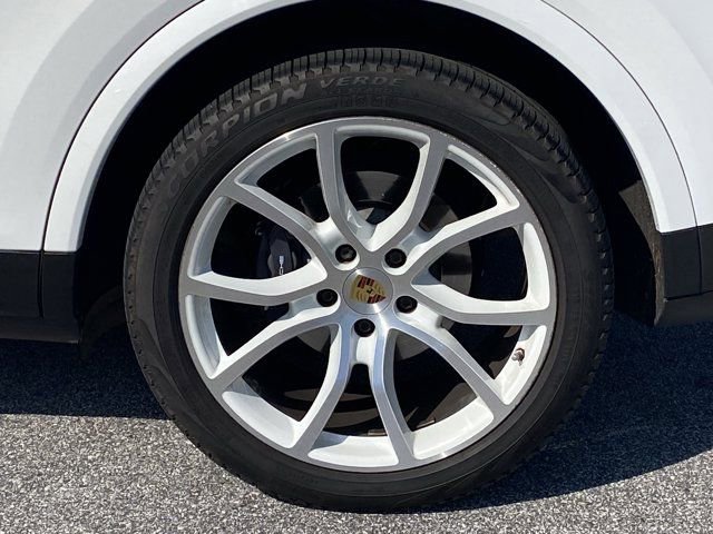 Used 2021 Porsche Cayenne Coupe w/ Premium Package image 39