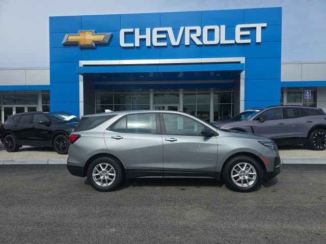 Used 2024 Chevrolet Equinox LS FWD image 2